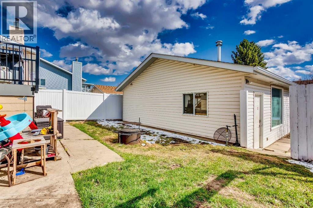1771 Meadowbrook Drive Se, Airdrie, Alberta  T4A 2A4 - Photo 30 - A2306371