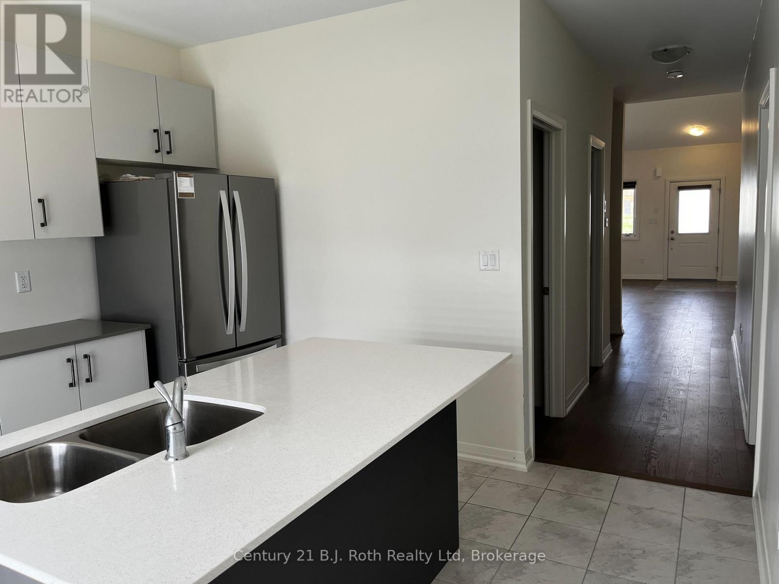 36 Lahey Crescent, Penetanguishene, Ontario  L9M 0W1 - Photo 10 - S12870724