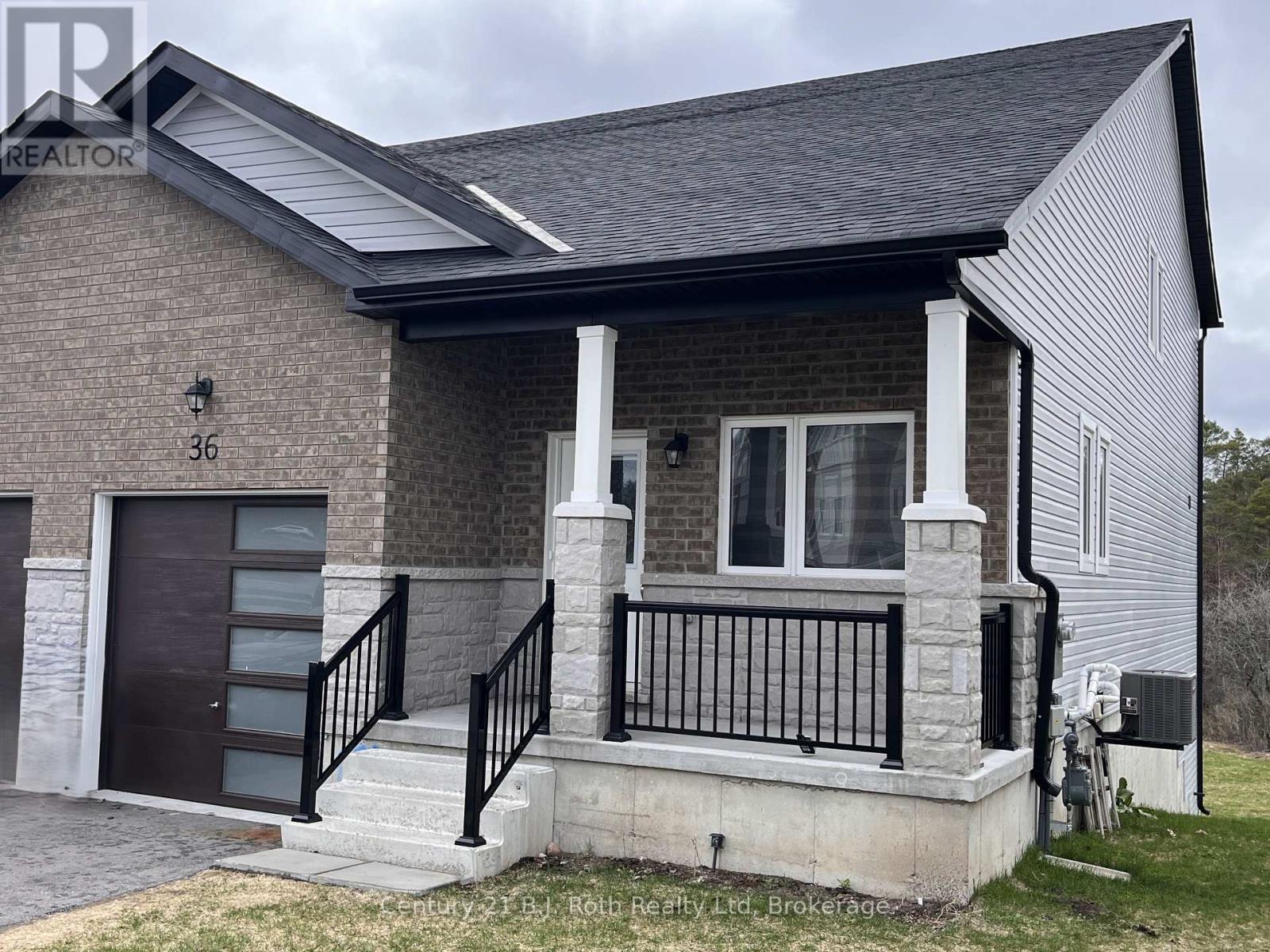 36 Lahey Crescent, Penetanguishene, Ontario  L9M 0W1 - Photo 2 - S12870724