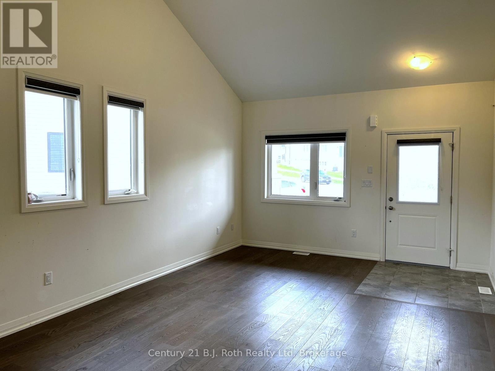 36 Lahey Crescent, Penetanguishene, Ontario  L9M 0W1 - Photo 4 - S12870724