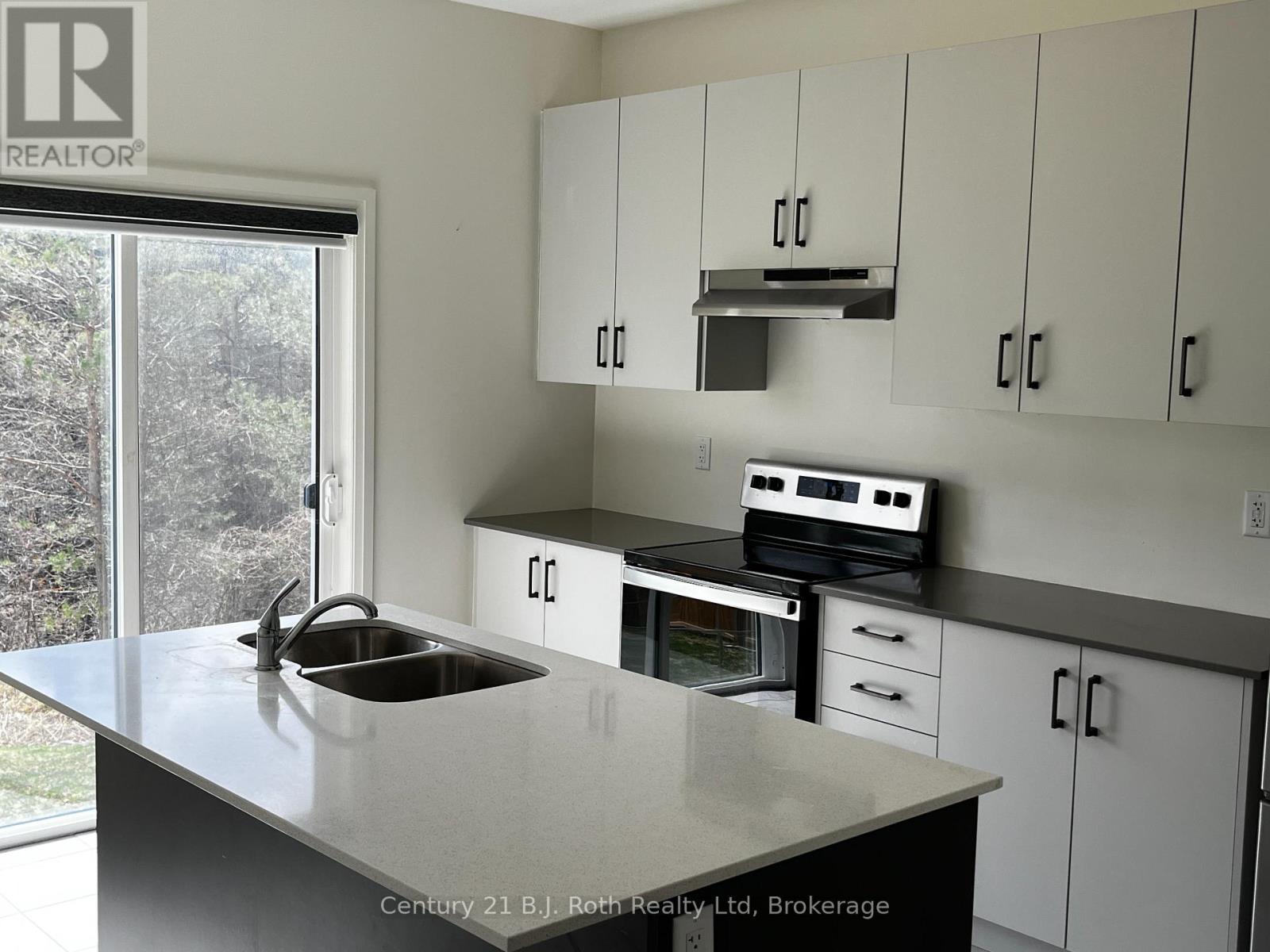 36 Lahey Crescent, Penetanguishene, Ontario  L9M 0W1 - Photo 9 - S12870724