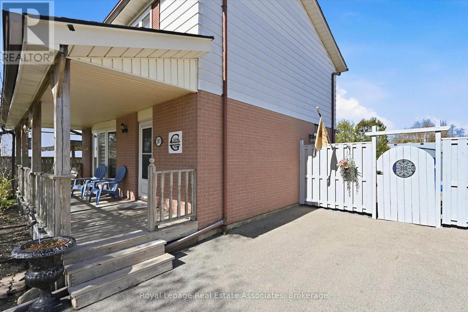 107 Billington Crescent, Hamilton, Ontario  L8T 4R3 - Photo 4 - X13070548