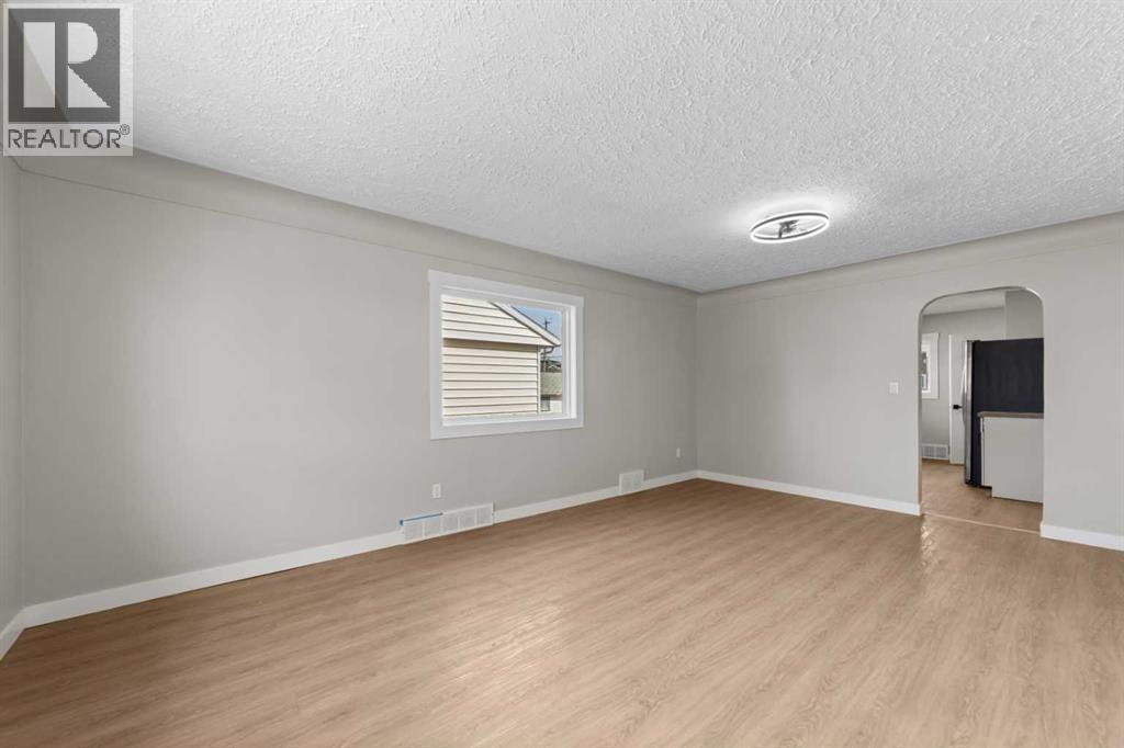 5315 51 Avenue, Camrose, Alberta  T4V 0V8 - Photo 4 - A2306836