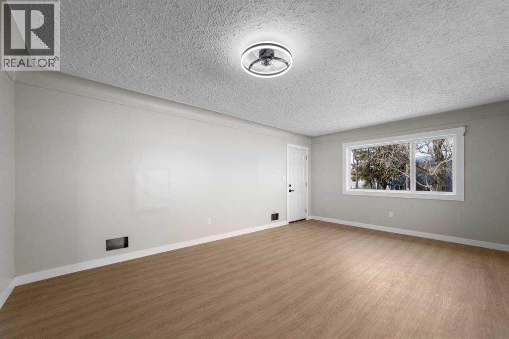 5315 51 Avenue, Camrose, Alberta  T4V 0V8 - Photo 5 - A2306836