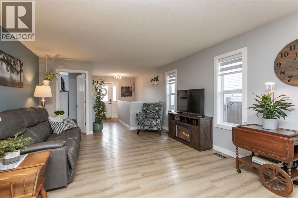 179 Long Close, Red Deer, Alberta  T4R 0J6 - Photo 6 - A2305617