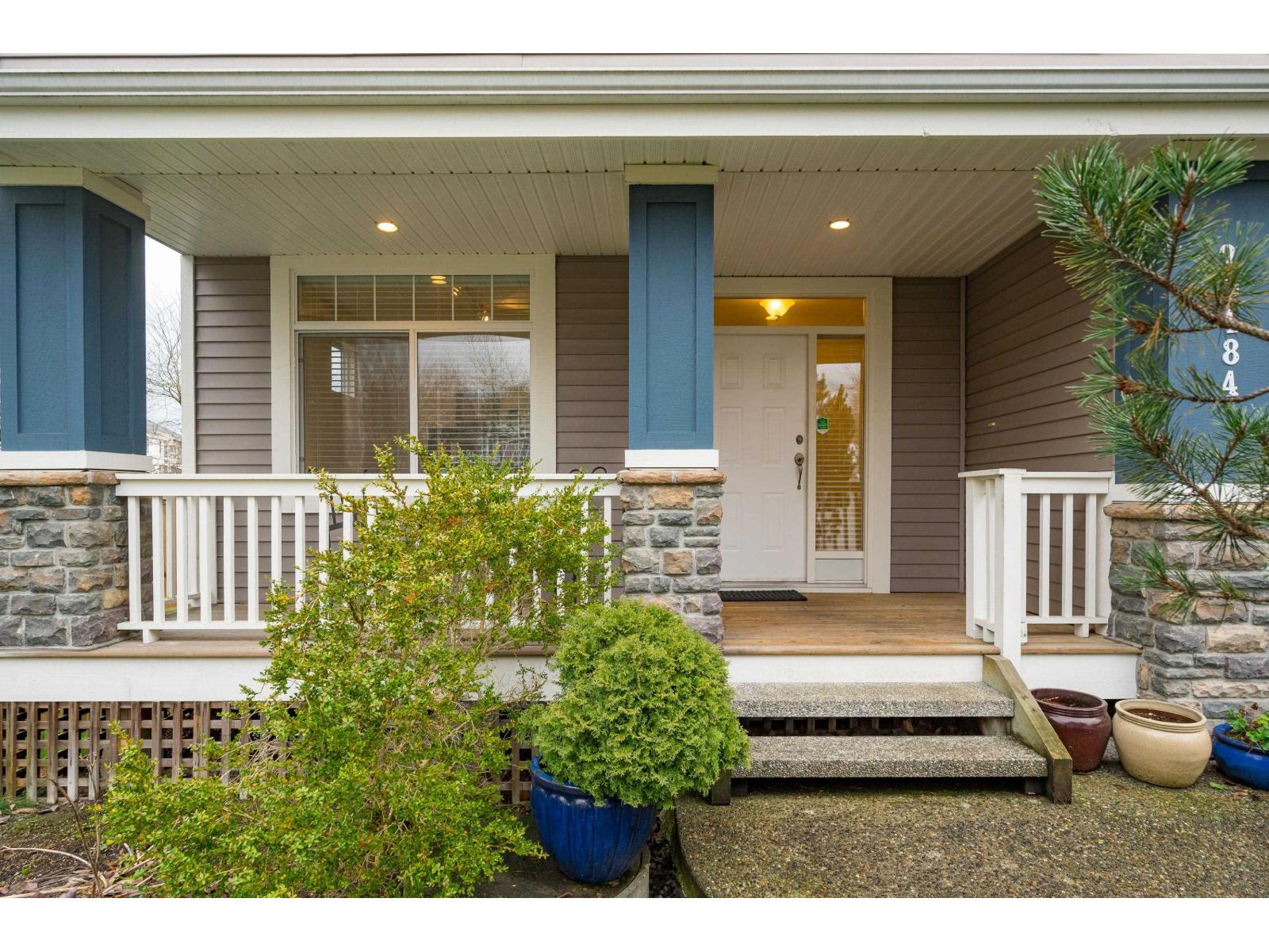 20484 67a Avenue, Langley, British Columbia  V2Y 3C9 - Photo 2 - R3109319
