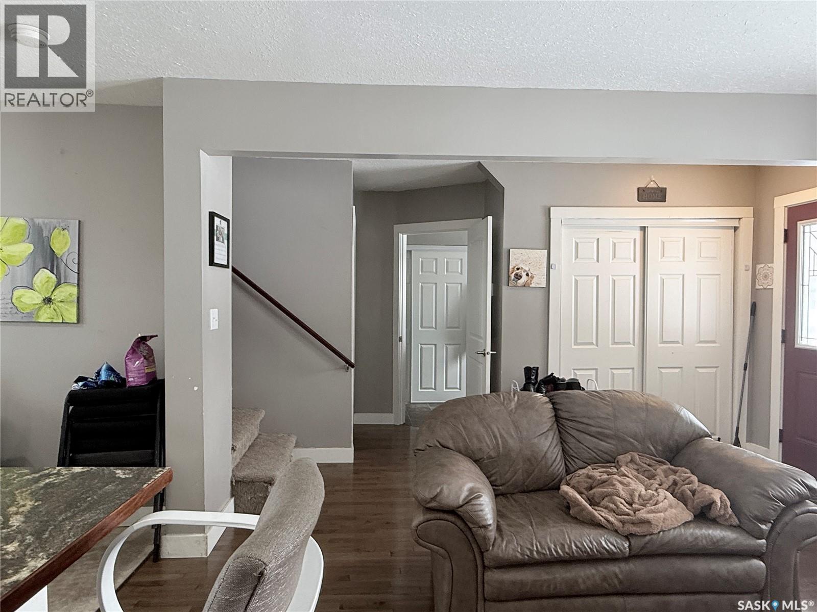 326 5th Avenue W, Melville, Saskatchewan  S0A 2P0 - Photo 4 - SK032353