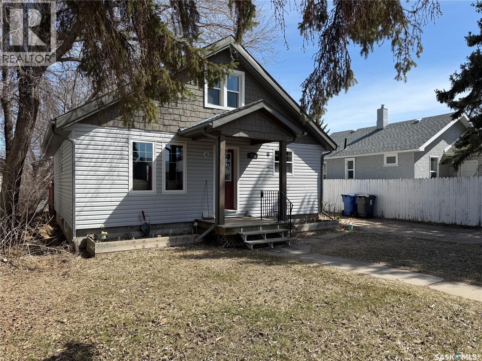 326 5th Avenue W, Melville, Saskatchewan  S0A 2P0 - Photo 1 - SK032353