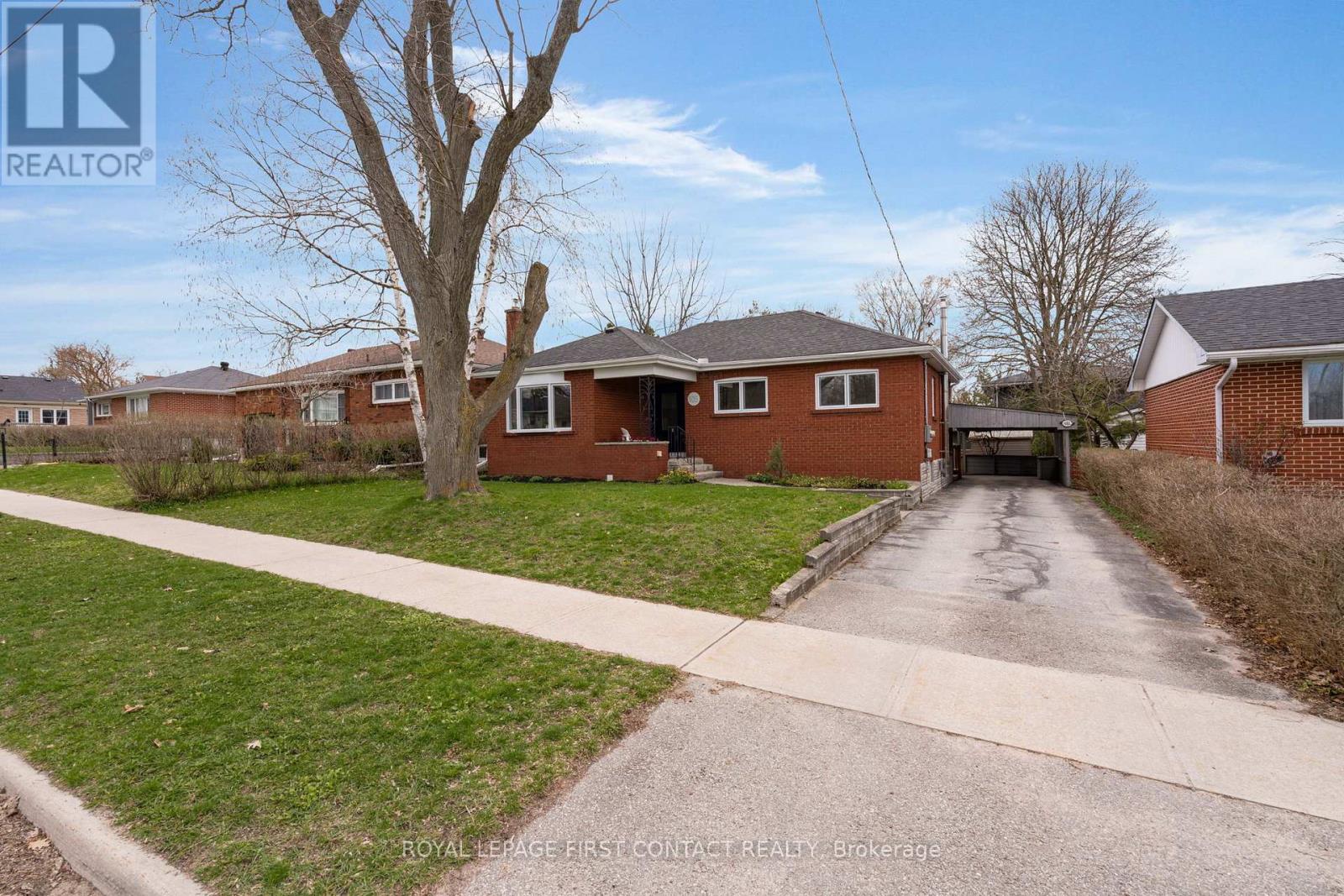 103 RODNEY STREET, Barrie, Ontario