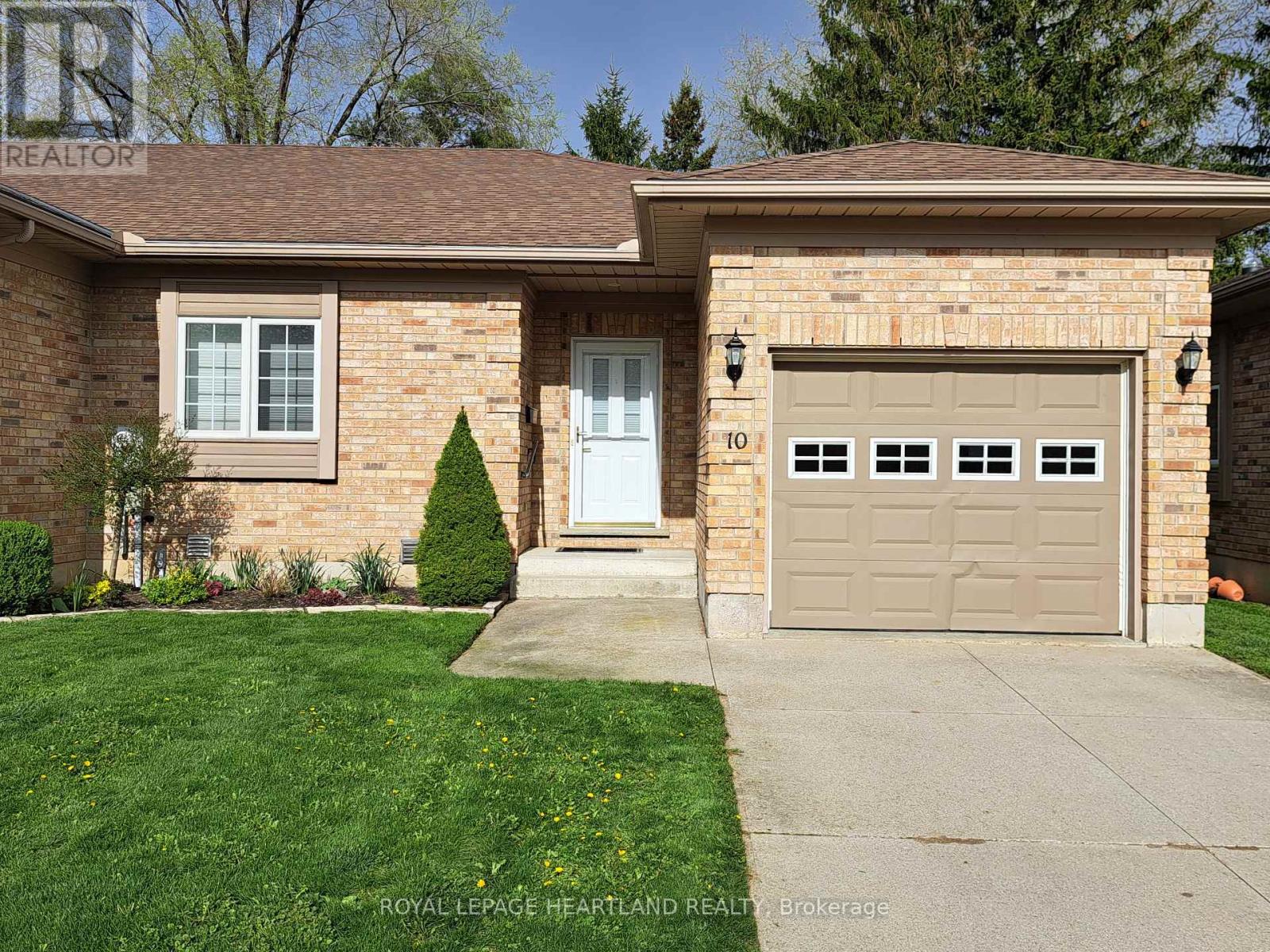 10 BROOKSIDE PLACE, South Huron, Ontario