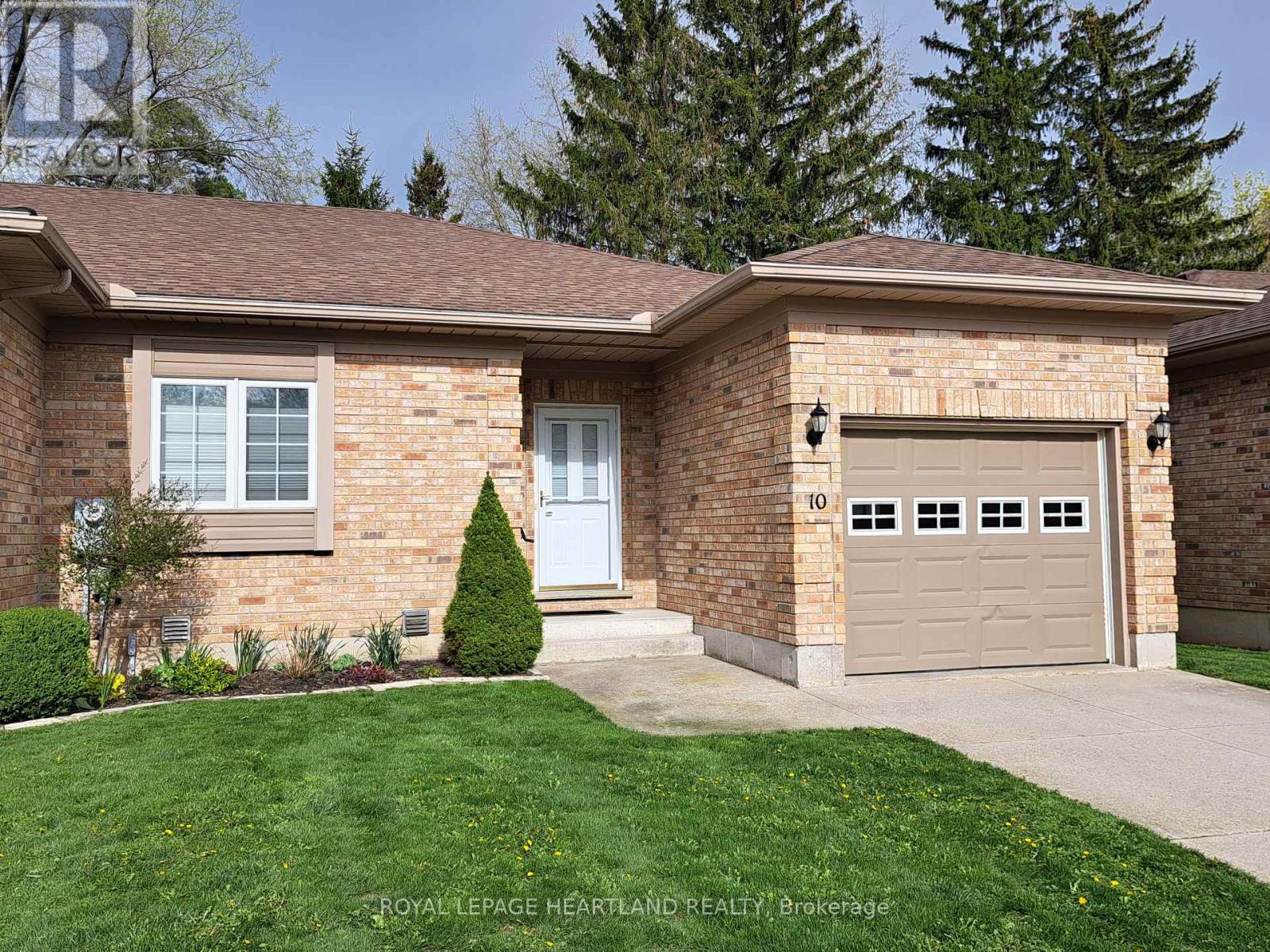 10 Brookside Place, South Huron, Ontario  N0M 1S2 - Photo 2 - X13070828