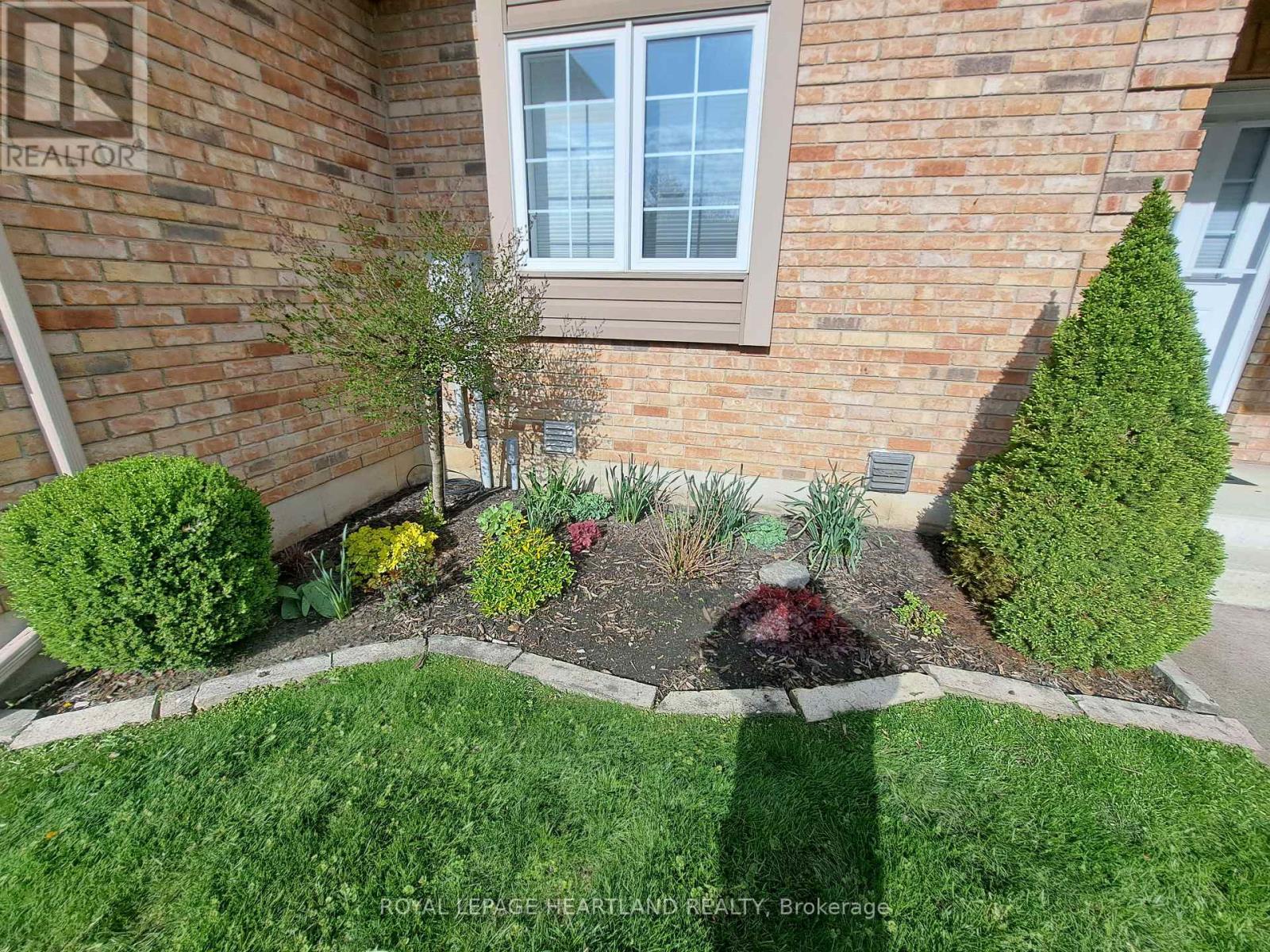 10 Brookside Place, South Huron, Ontario  N0M 1S2 - Photo 3 - X13070828