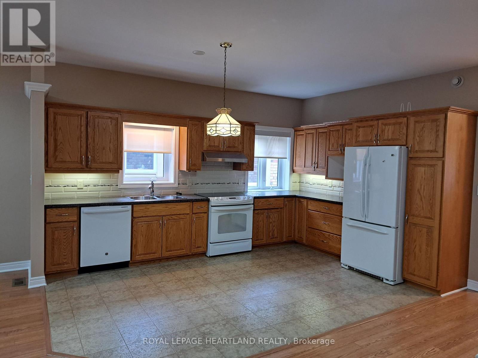 10 Brookside Place, South Huron, Ontario  N0M 1S2 - Photo 4 - X13070828
