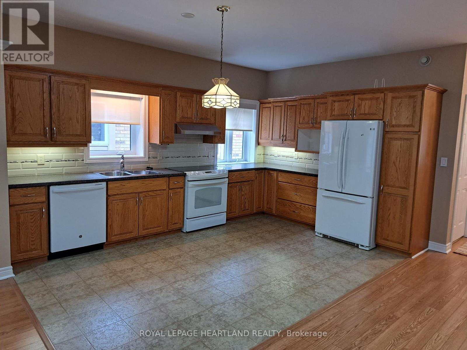 10 Brookside Place, South Huron, Ontario  N0M 1S2 - Photo 5 - X13070828