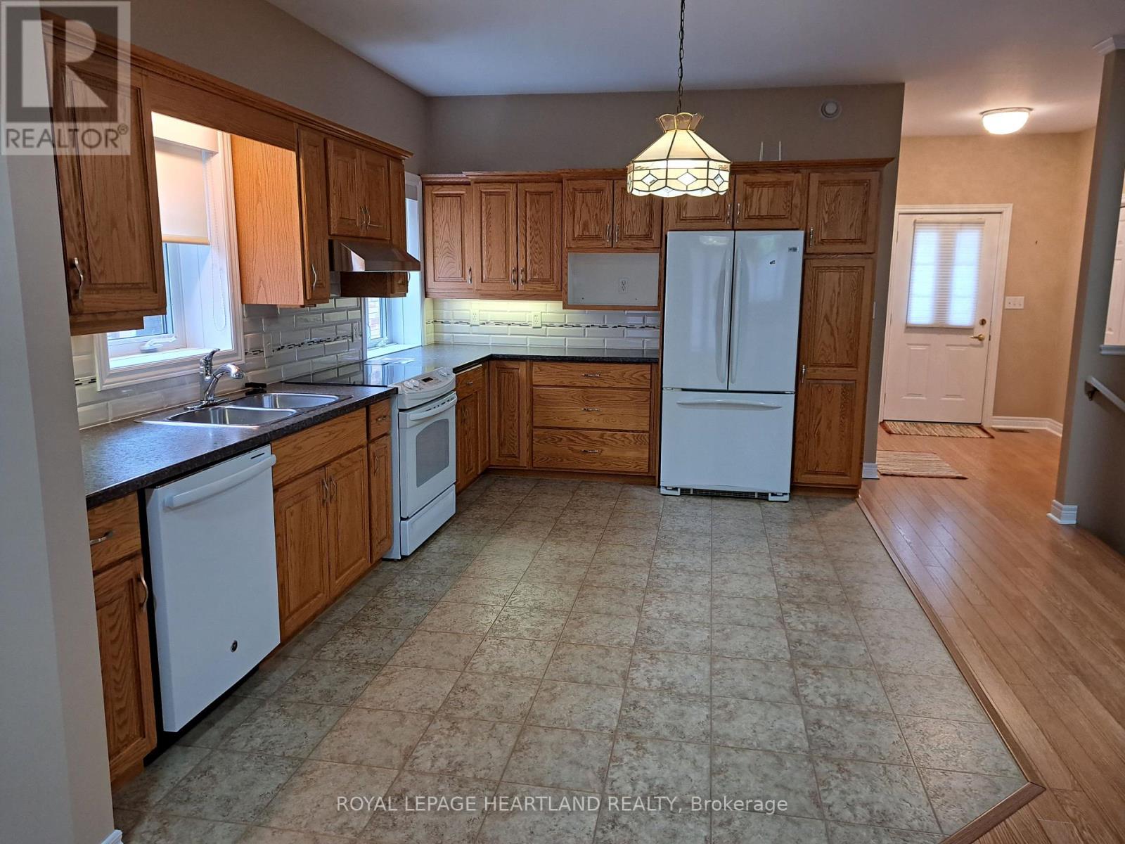 10 Brookside Place, South Huron, Ontario  N0M 1S2 - Photo 6 - X13070828