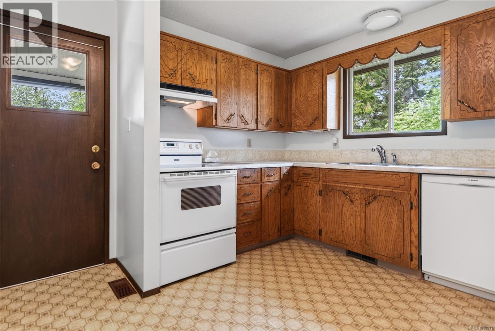 645 Summit Pl, Comox, British Columbia  V9M 3H2 - Photo 13 - 1033977