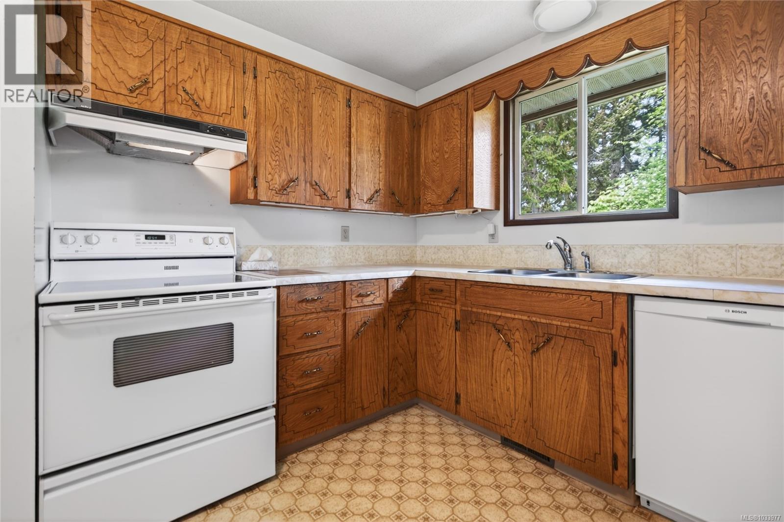 645 Summit Pl, Comox, British Columbia  V9M 3H2 - Photo 15 - 1033977