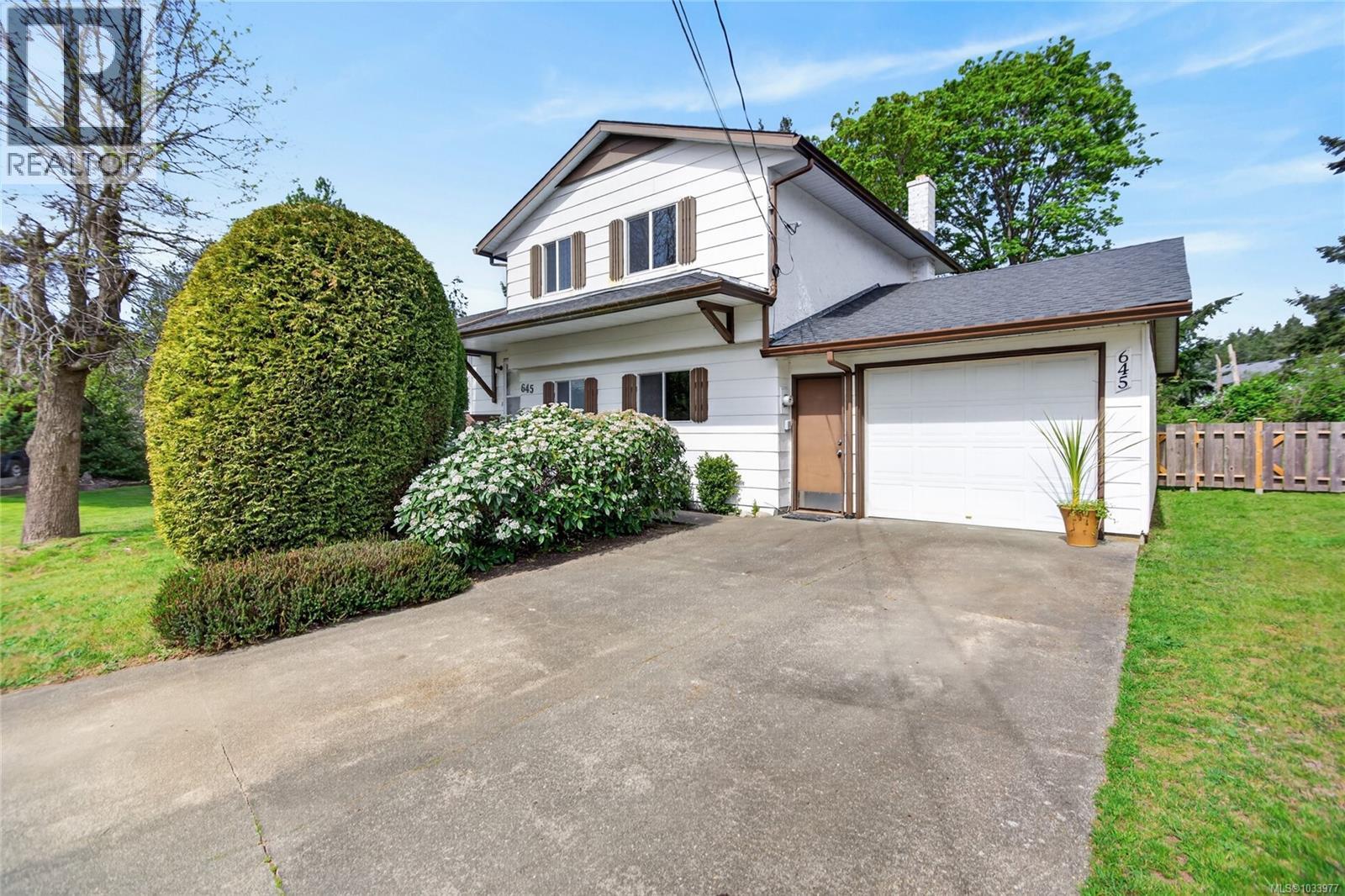 645 Summit Pl, Comox, British Columbia  V9M 3H2 - Photo 2 - 1033977