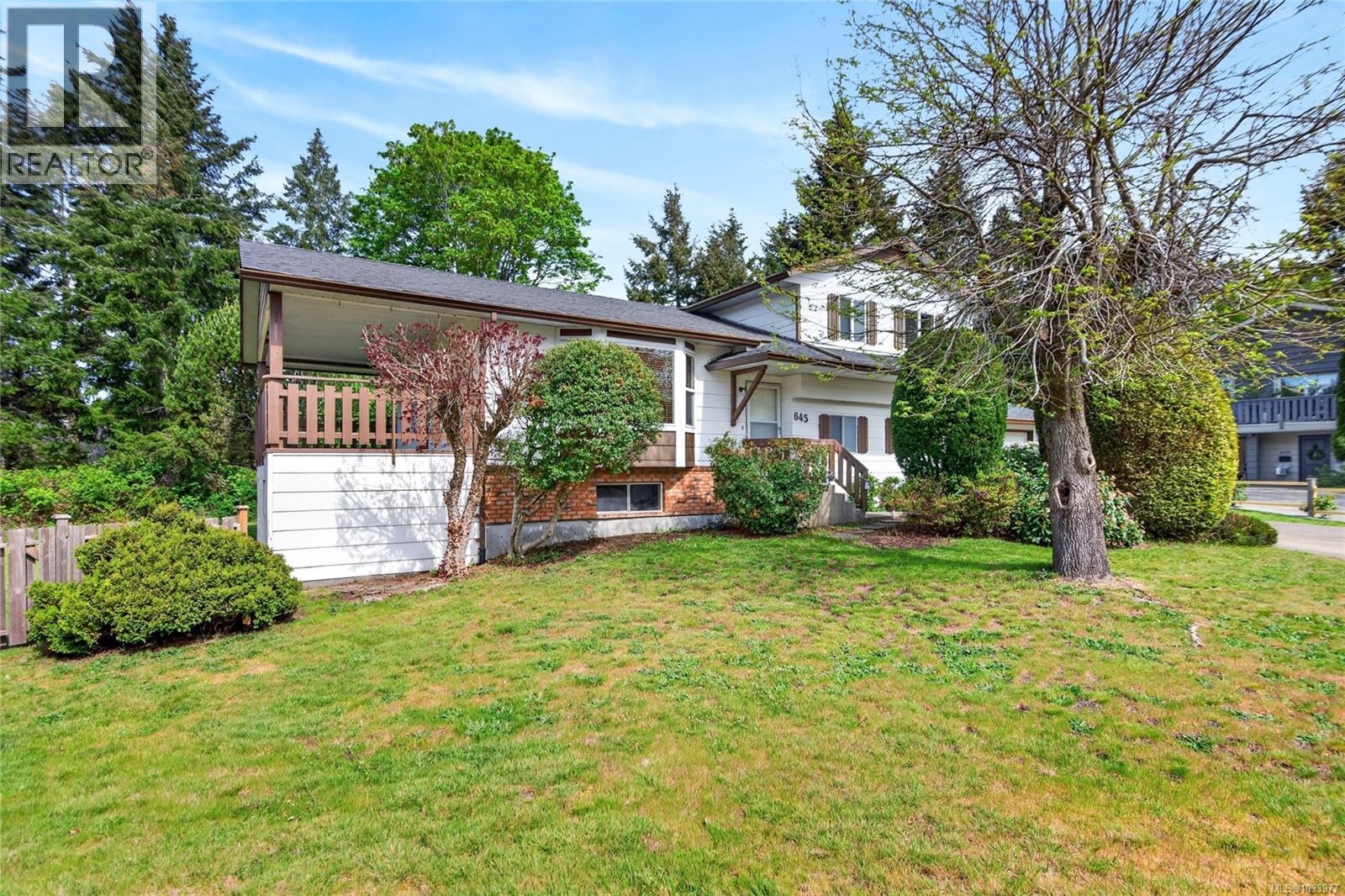 645 Summit Pl, Comox, British Columbia  V9M 3H2 - Photo 3 - 1033977