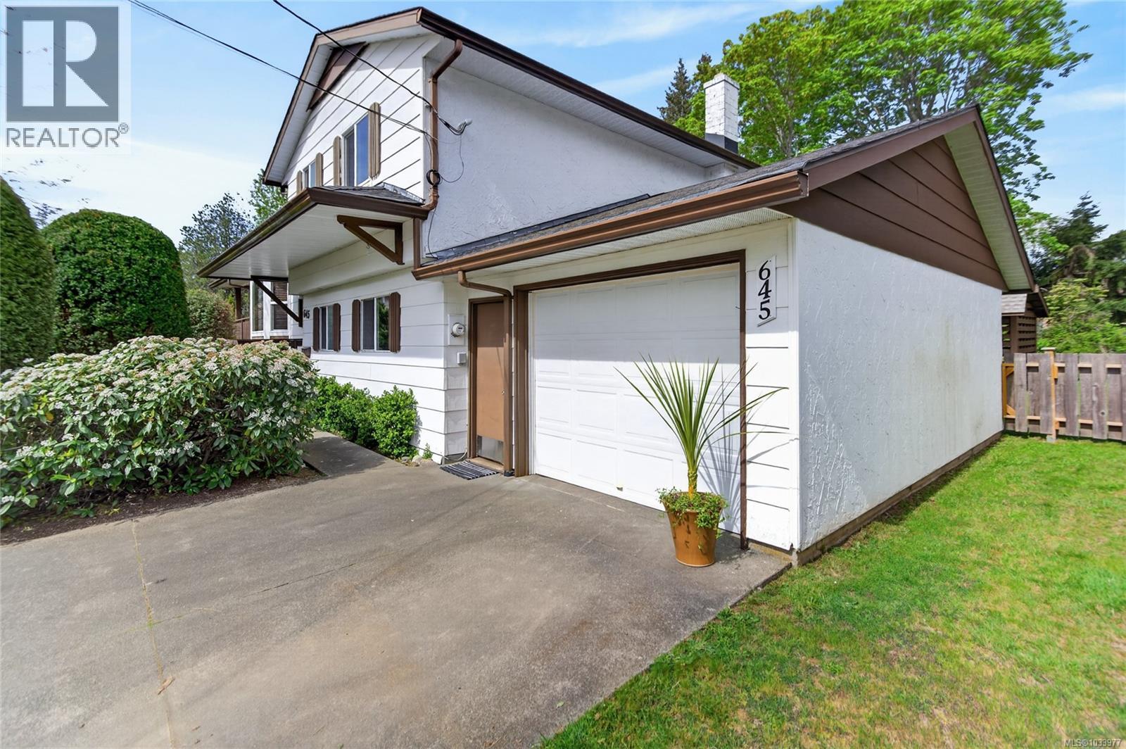 645 Summit Pl, Comox, British Columbia  V9M 3H2 - Photo 4 - 1033977
