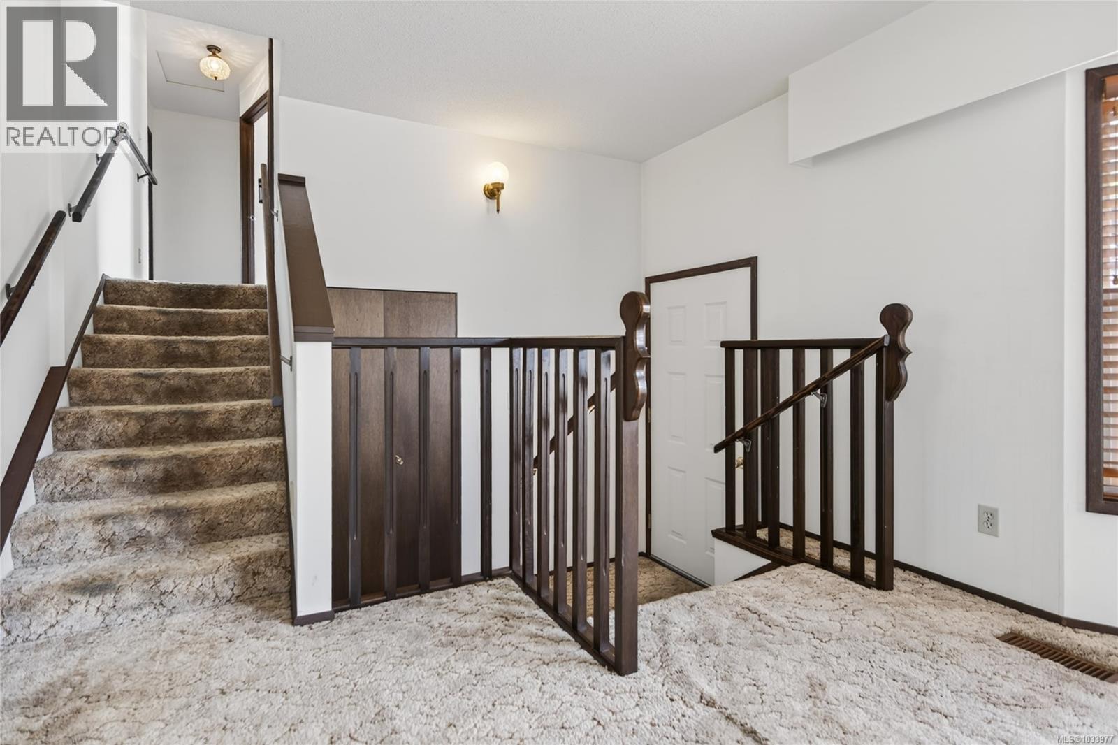 645 Summit Pl, Comox, British Columbia  V9M 3H2 - Photo 5 - 1033977