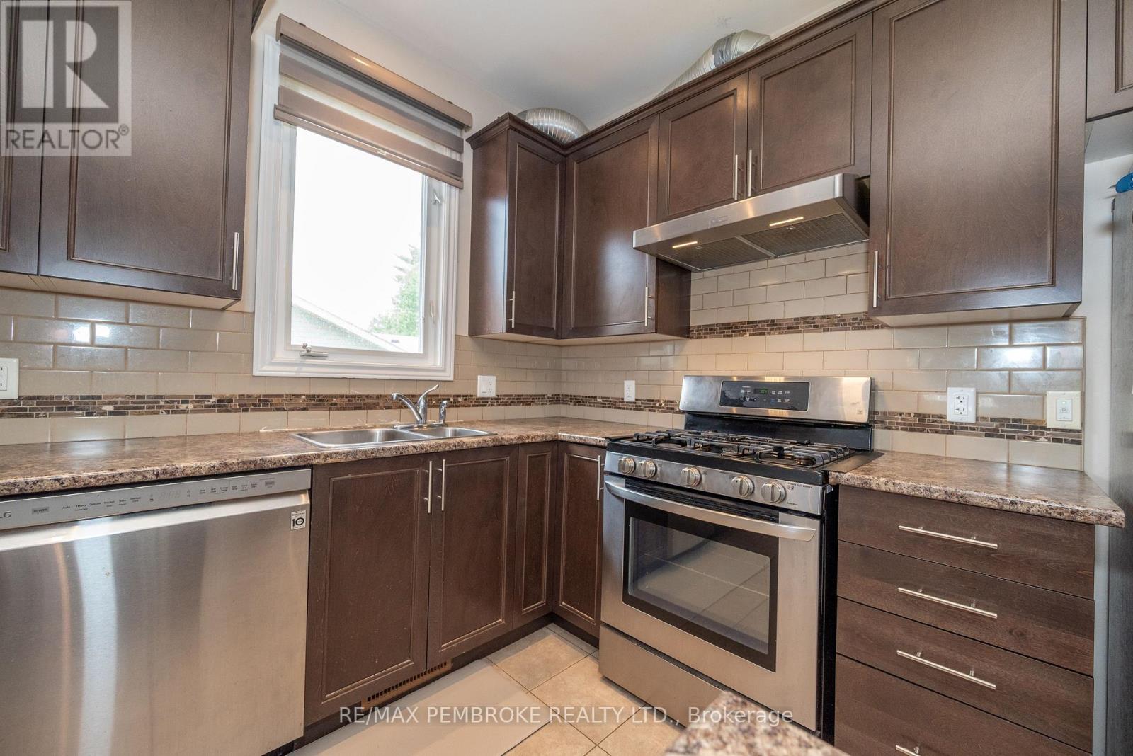 547 Gardner Crescent, Petawawa, Ontario  K8H 0C4 - Photo 19 - X13070824