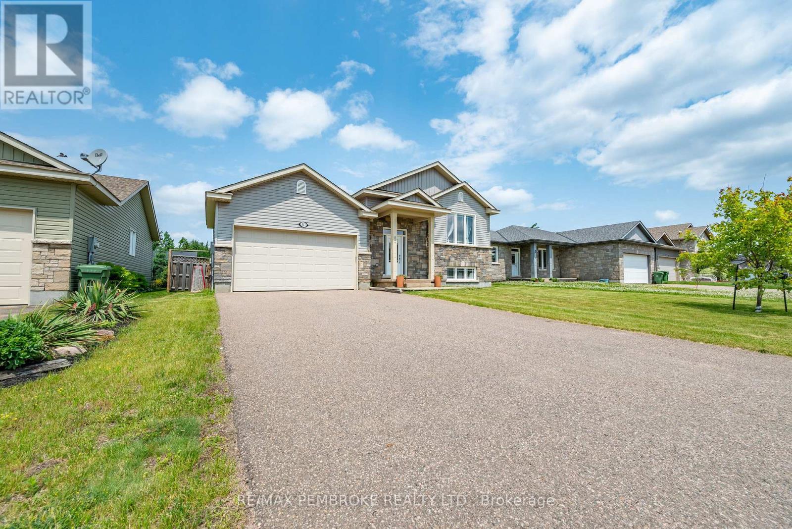 547 Gardner Crescent, Petawawa, Ontario  K8H 0C4 - Photo 2 - X13070824