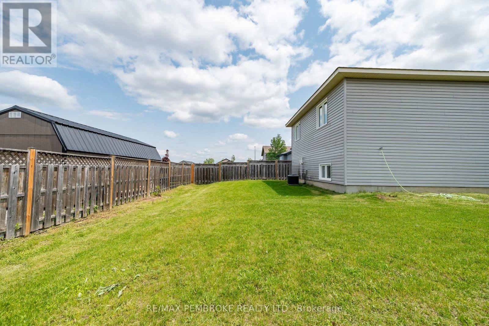 547 Gardner Crescent, Petawawa, Ontario  K8H 0C4 - Photo 5 - X13070824