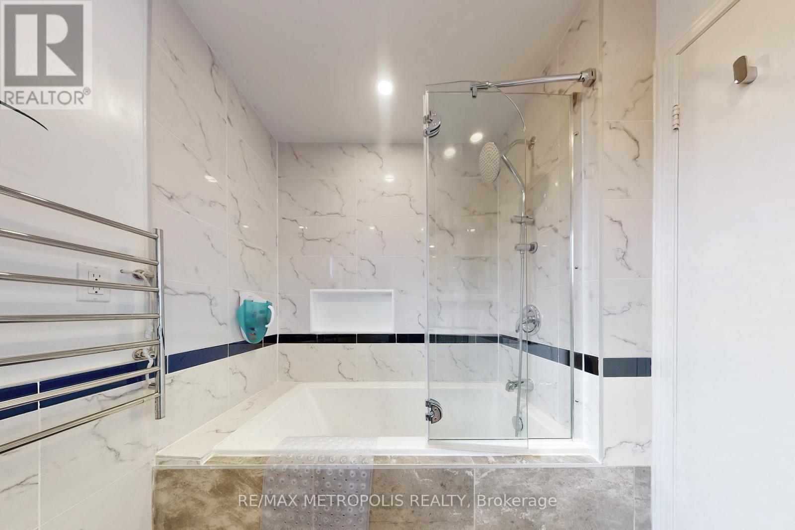 64 Mandel Crescent, Richmond Hill, Ontario  L4C 9Z7 - Photo 24 - N13068770
