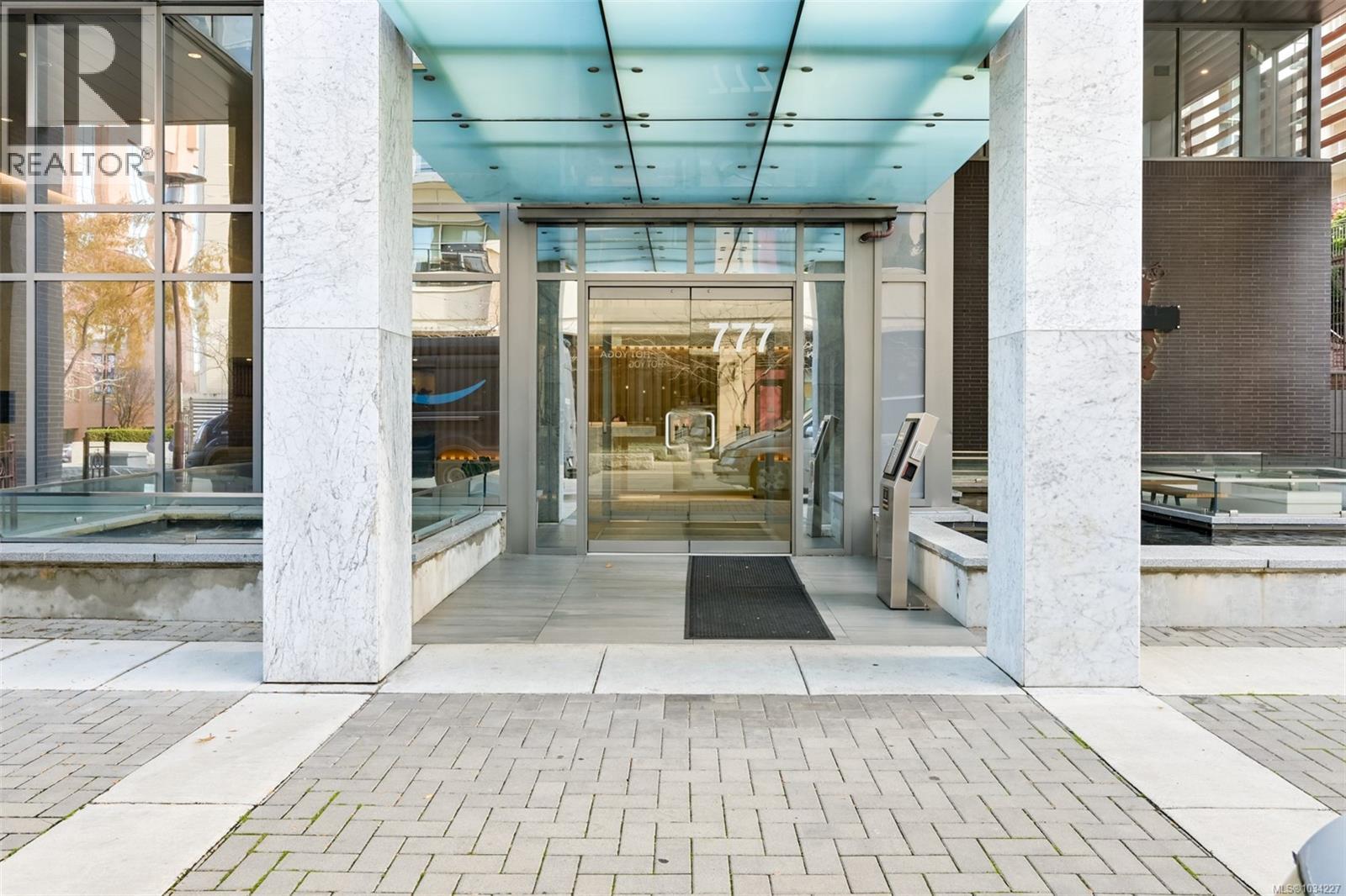 1006 777 Herald St, Victoria, British Columbia  V8T 0C7 - Photo 2 - 1034227