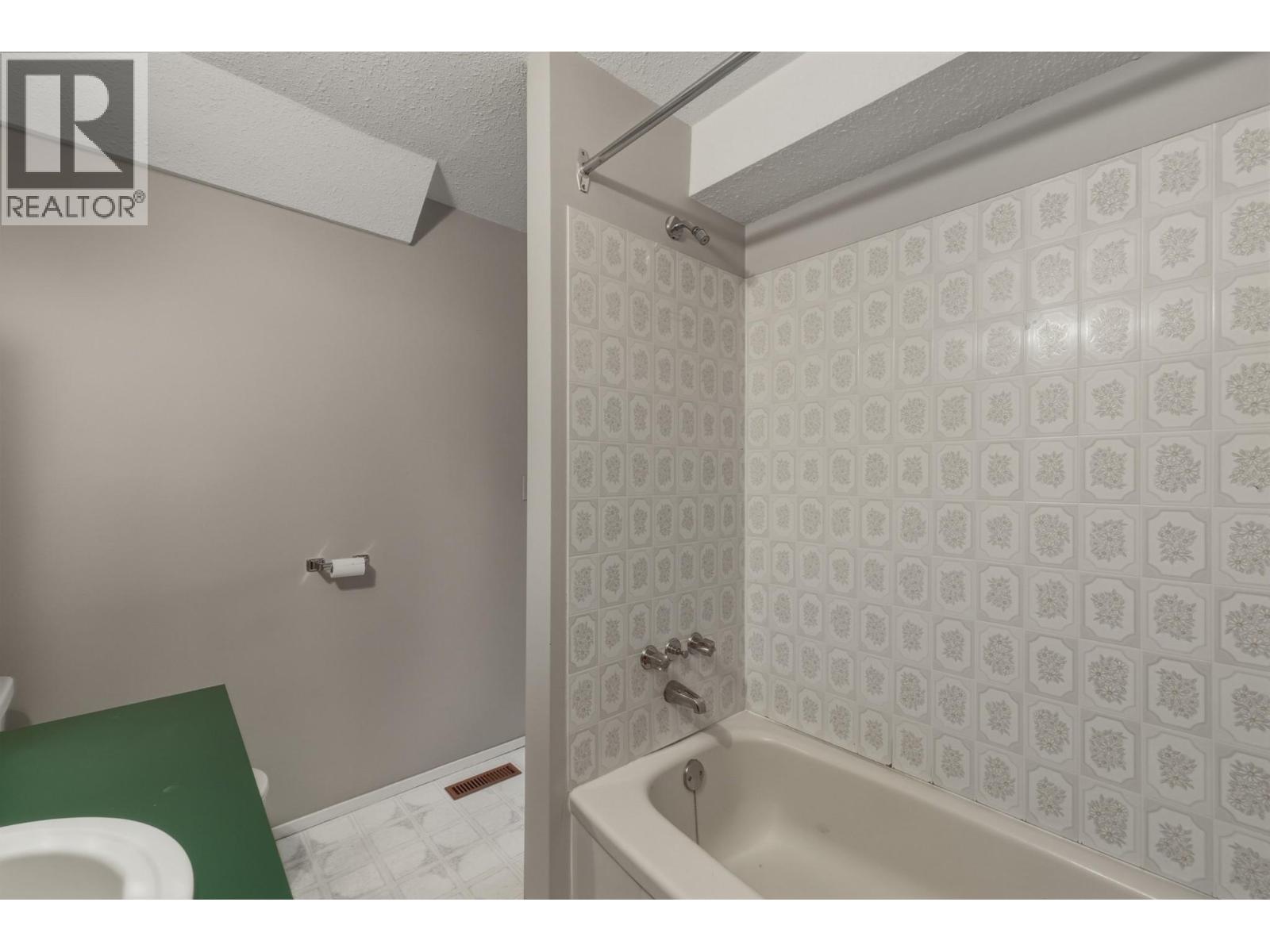 3574 Landie Road, Kelowna, British Columbia  V1W 3E9 - Photo 32 - 10381308