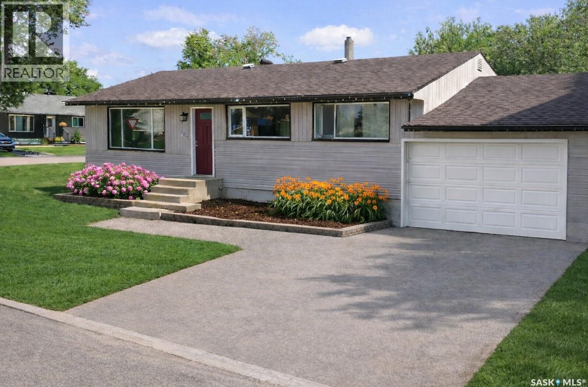 375 9th Avenue W, Melville, Saskatchewan  S0A 2P0 - Photo 1 - SK030404