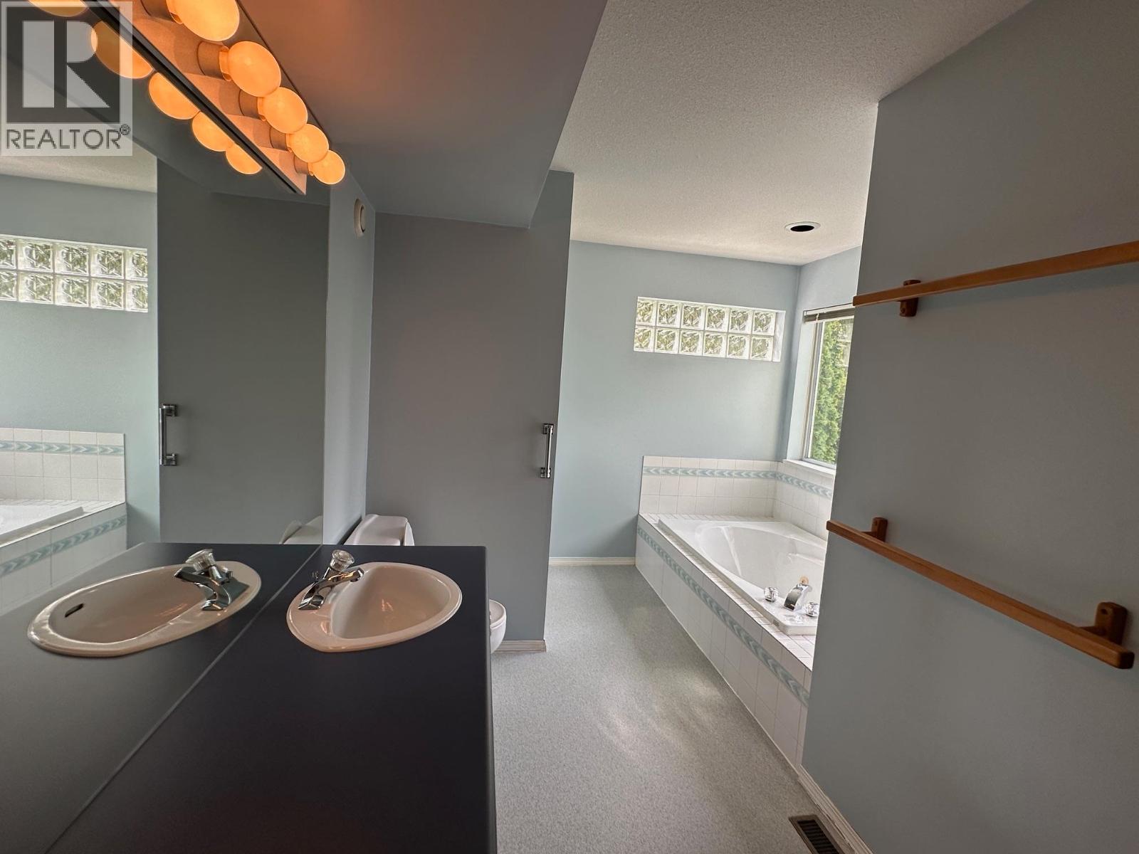 924 London Place, New Westminster, British Columbia  V3M 4Z6 - Photo 21 - R3118246
