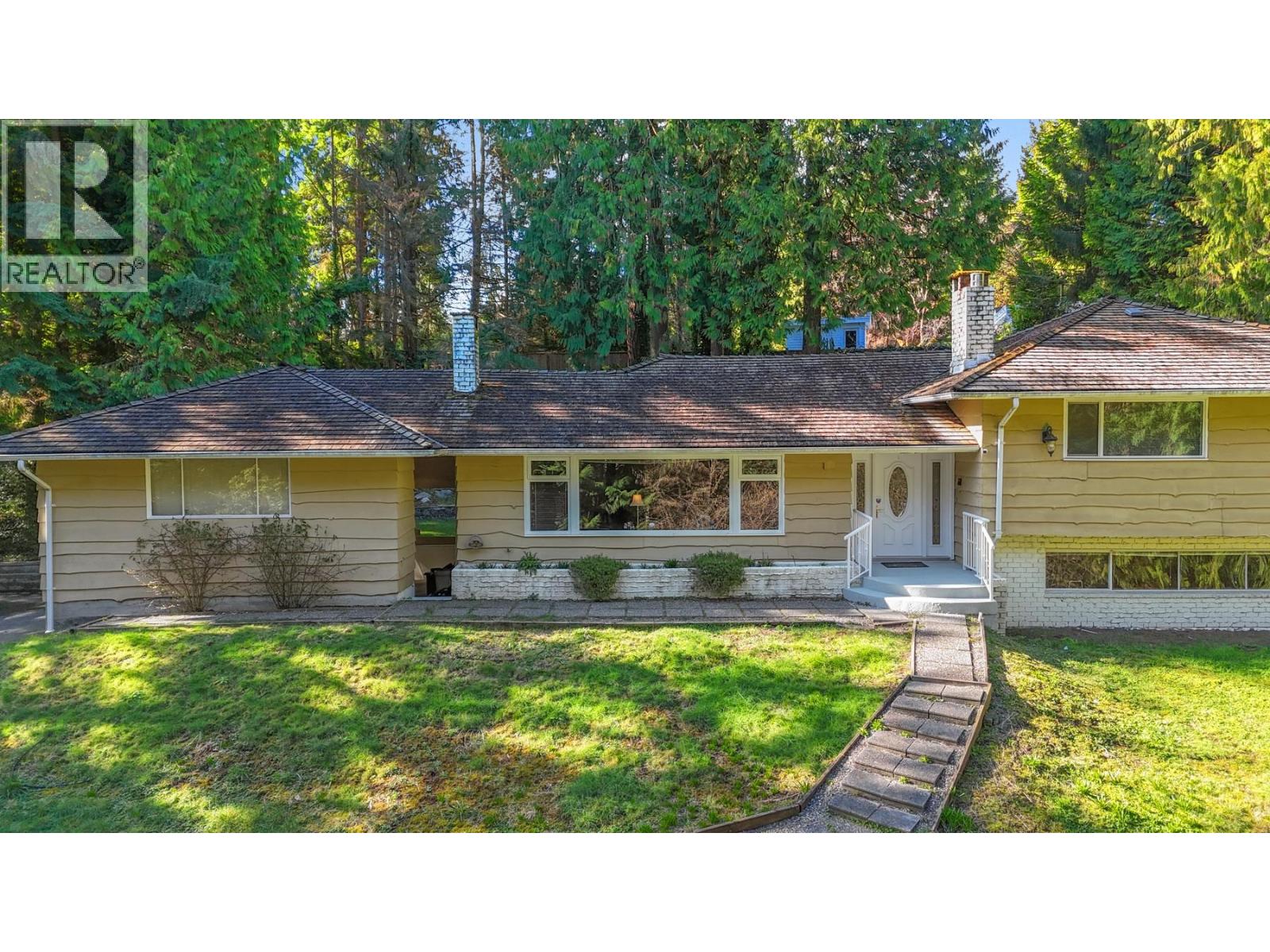 315 Stevens Drive, West Vancouver, British Columbia  V7S 1C7 - Photo 2 - R3118300