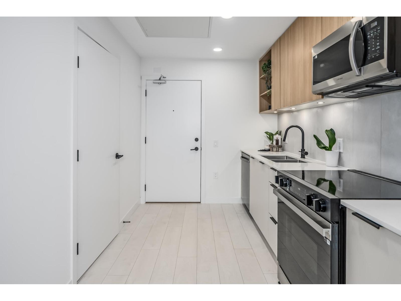 615 13439 94a Avenue, Surrey, British Columbia  V3V 0G9 - Photo 8 - R3118331