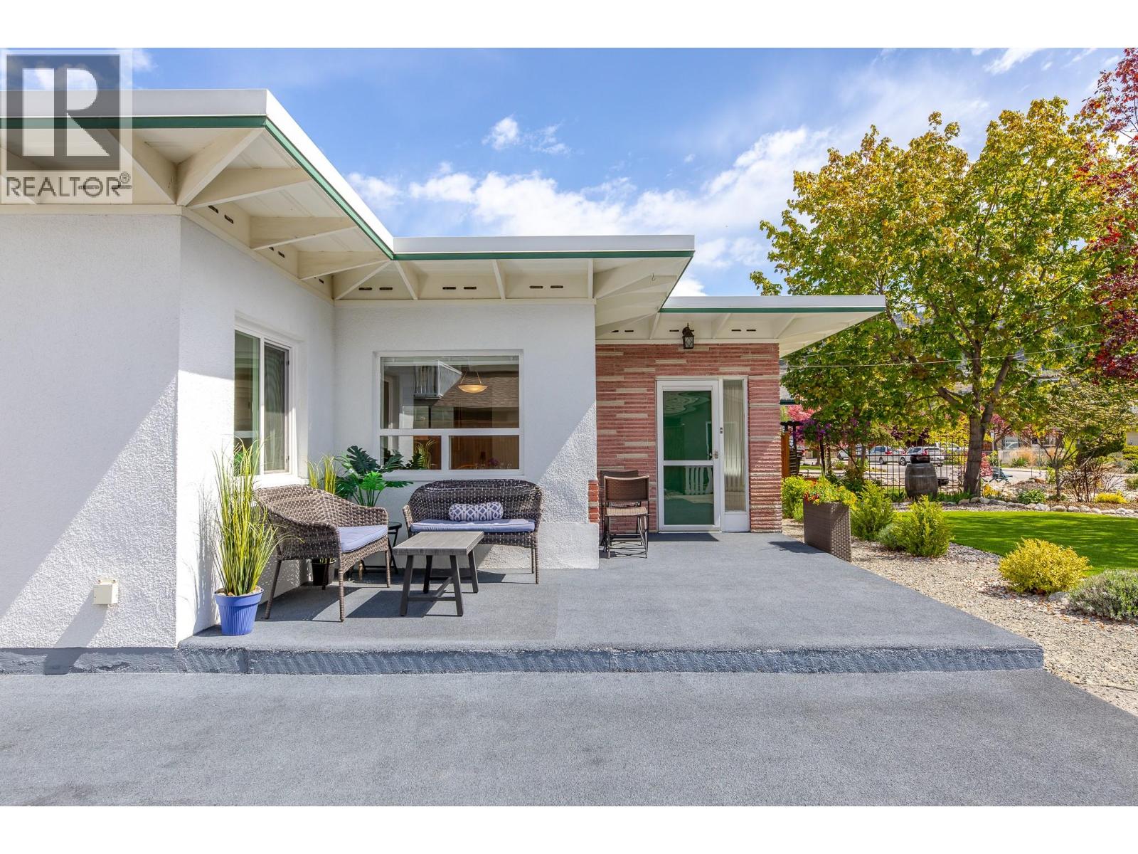 217 Lee Avenue, Penticton, British Columbia  V2A 3V9 - Photo 2 - 10385723
