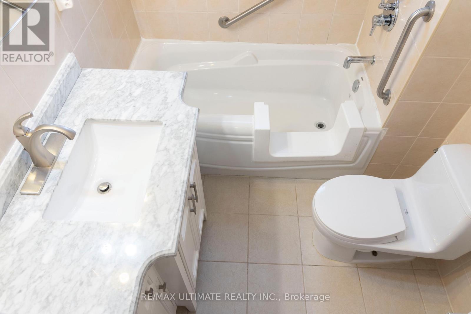 7 Joanith Upper Drive, Toronto, Ontario  M4B 1S6 - Photo 16 - E13070858
