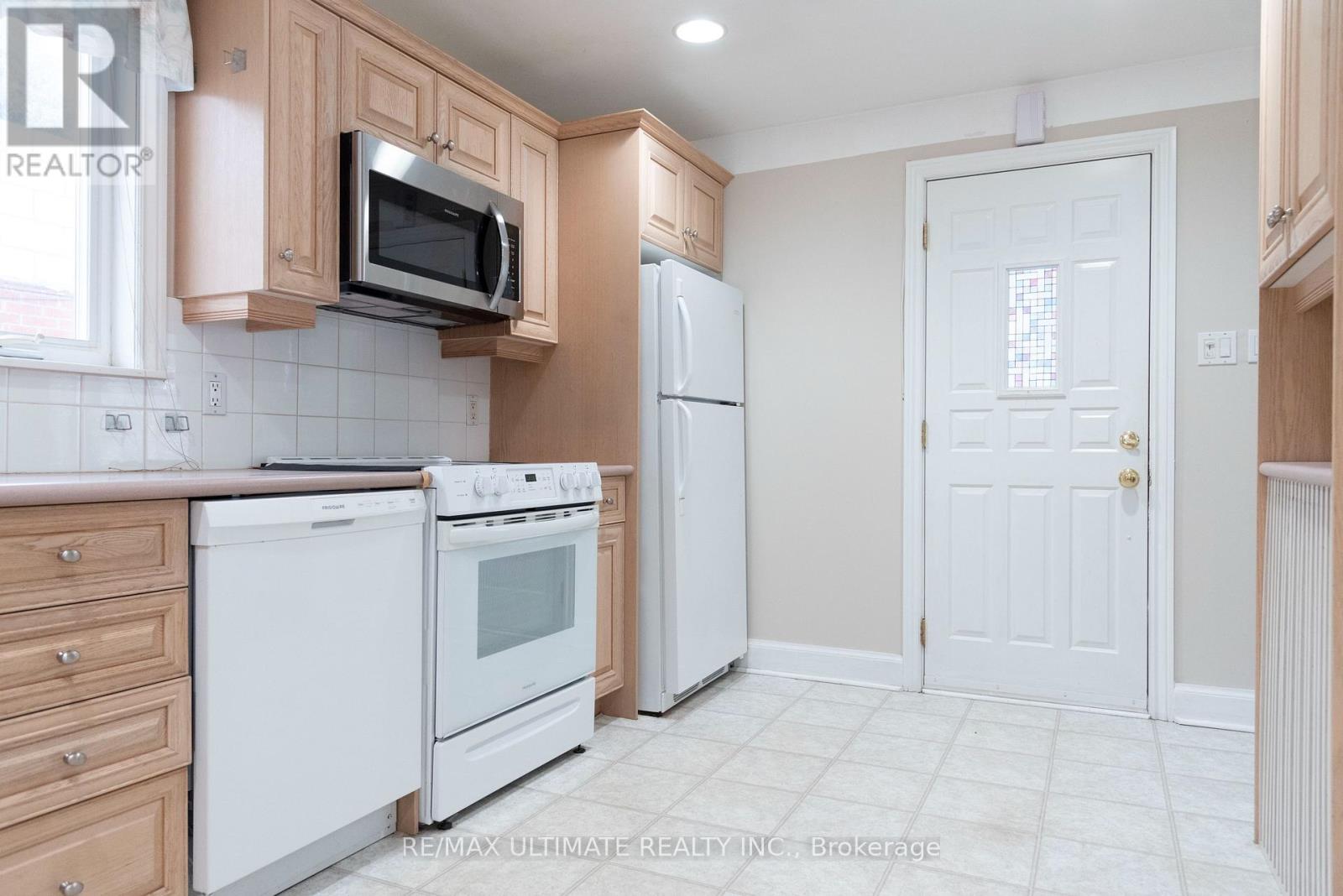 7 Joanith Upper Drive, Toronto, Ontario  M4B 1S6 - Photo 4 - E13070858
