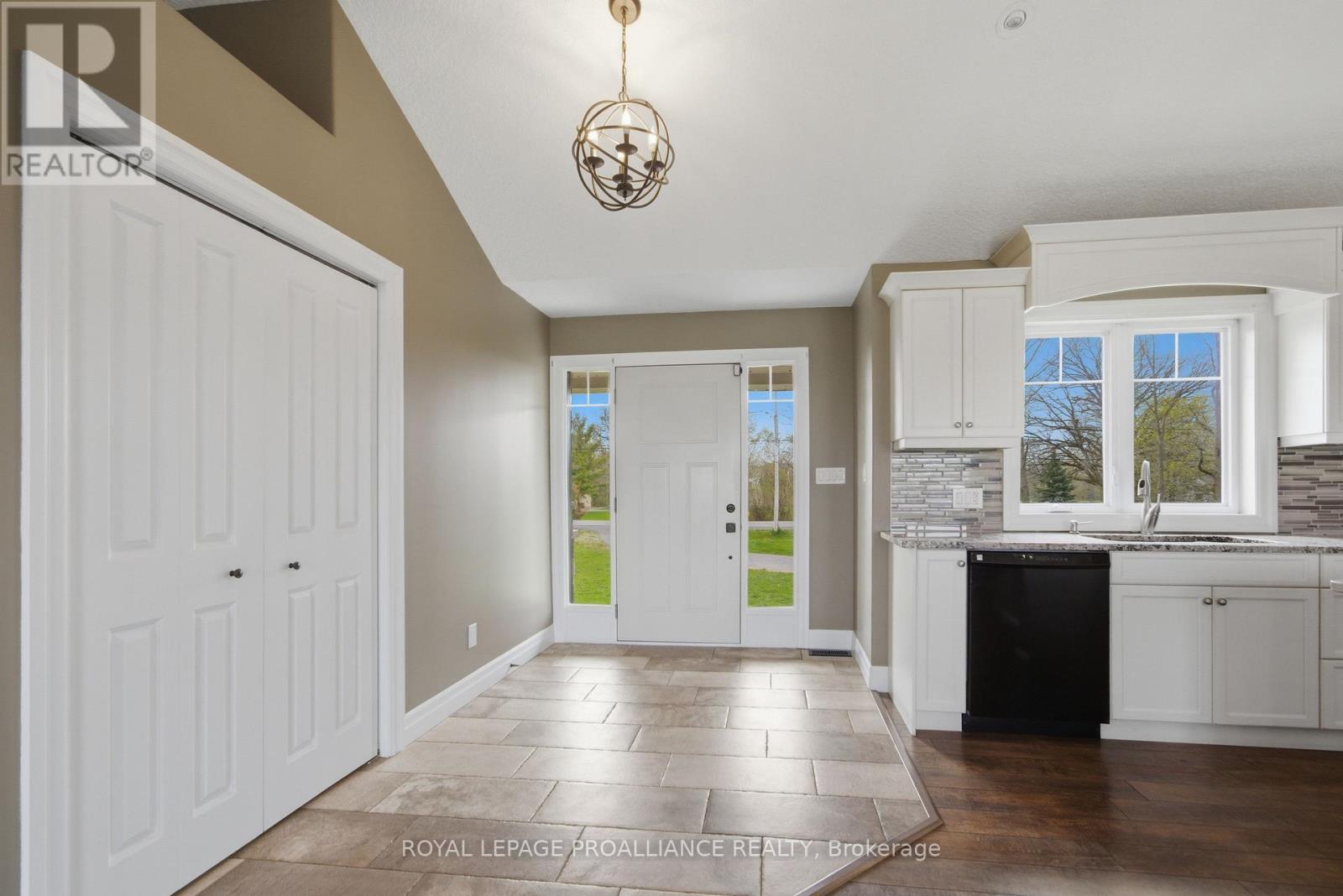 1585 Casey Road, Belleville, Ontario  K8N 4Z6 - Photo 3 - X13068068