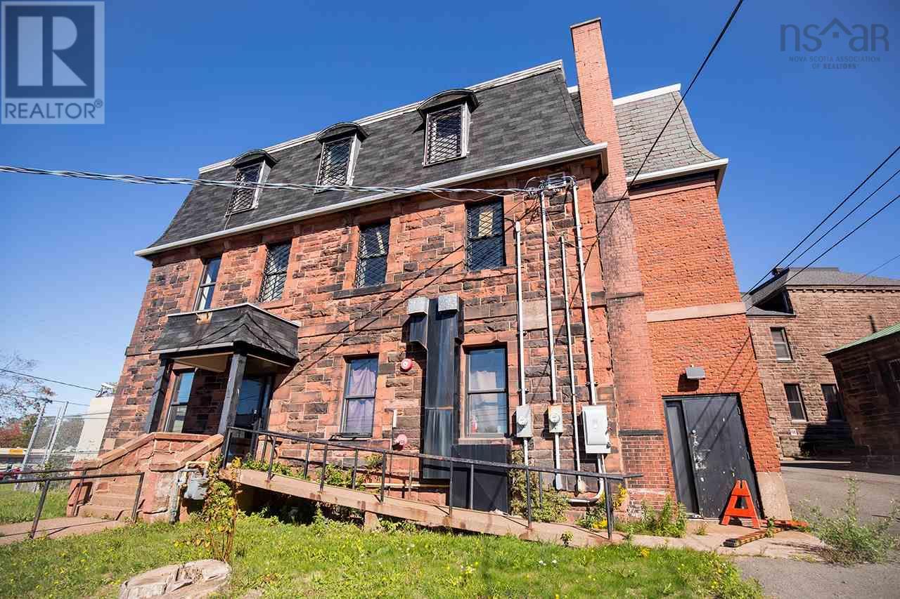 1 Lawrence Street, Amherst, Nova Scotia