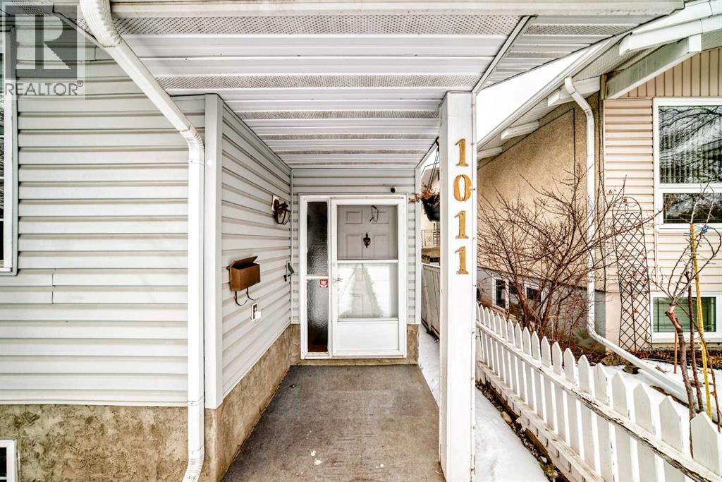1011 17a Street NE, Calgary, Alberta  T2E 4V2 - Photo 2 - A2298602
