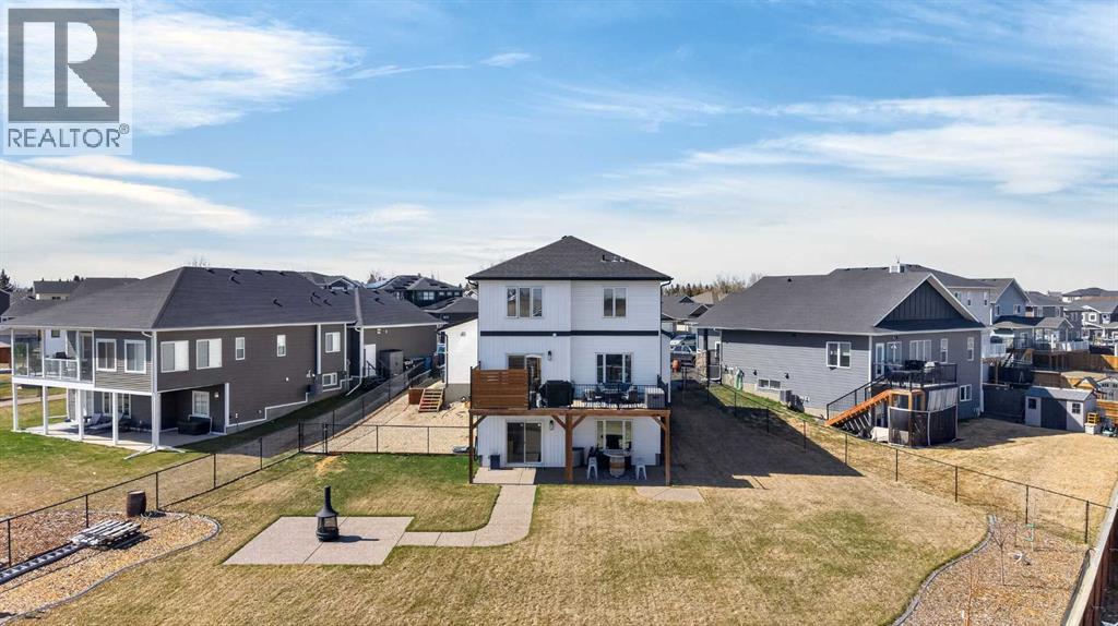 10 Bishop Circle, Carstairs, Alberta  T0M 0N0 - Photo 2 - A2304278
