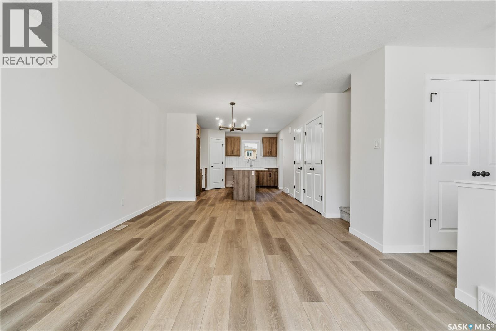 3156 Green Turtle Road, Regina, Saskatchewan  S4V 4C5 - Photo 2 - SK034376
