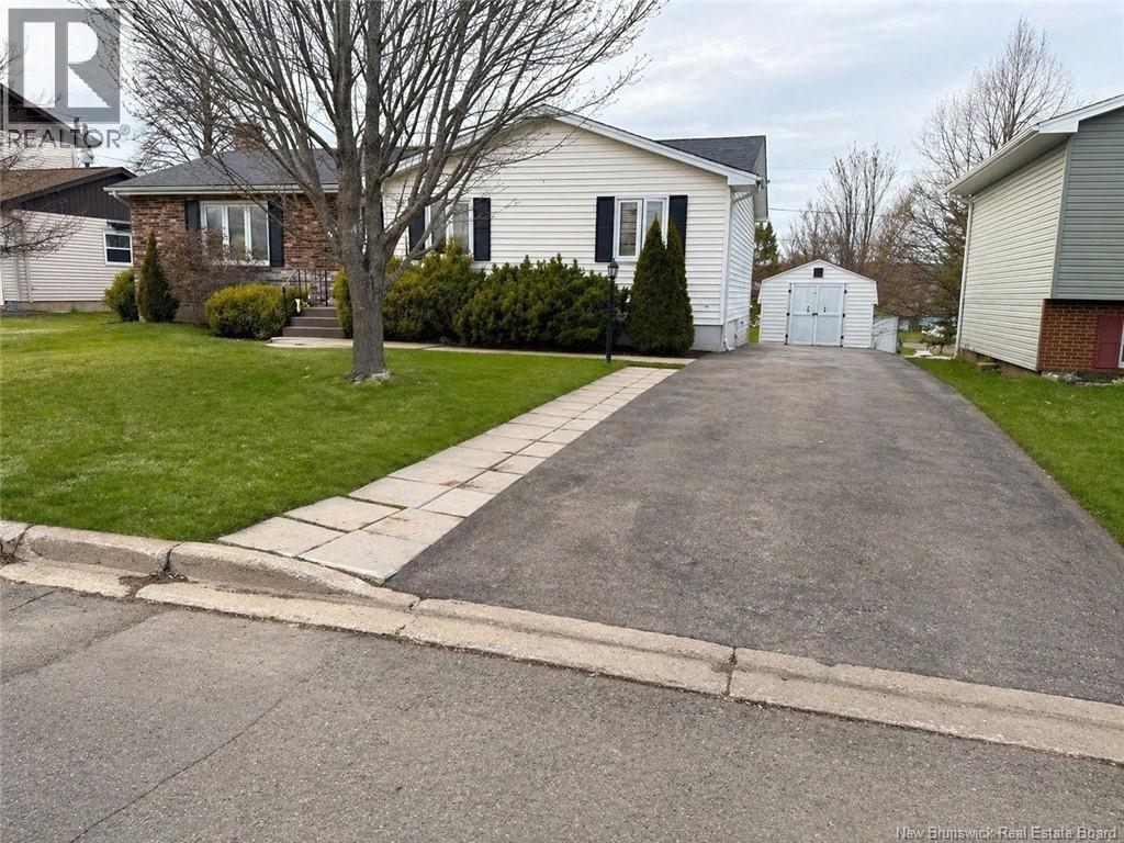 27 Woodstone Crescent, Moncton, New Brunswick  E1G 1W3 - Photo 1 - NB138352
