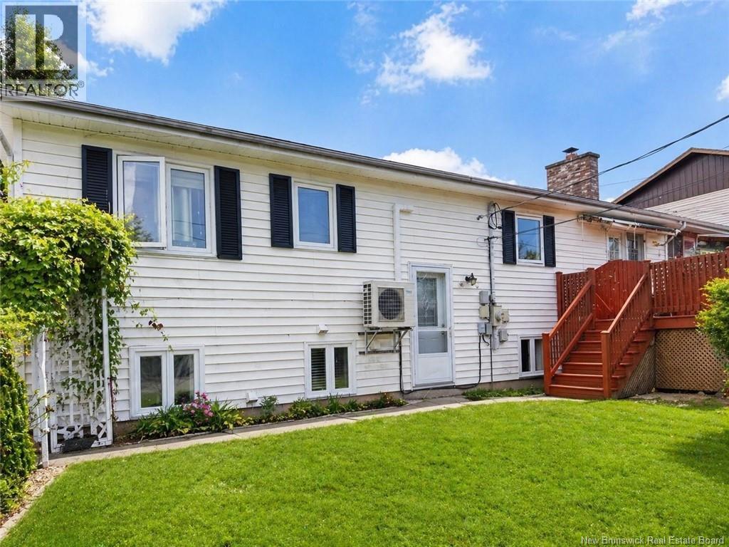 27 Woodstone Crescent, Moncton, New Brunswick  E1G 1W3 - Photo 2 - NB138352