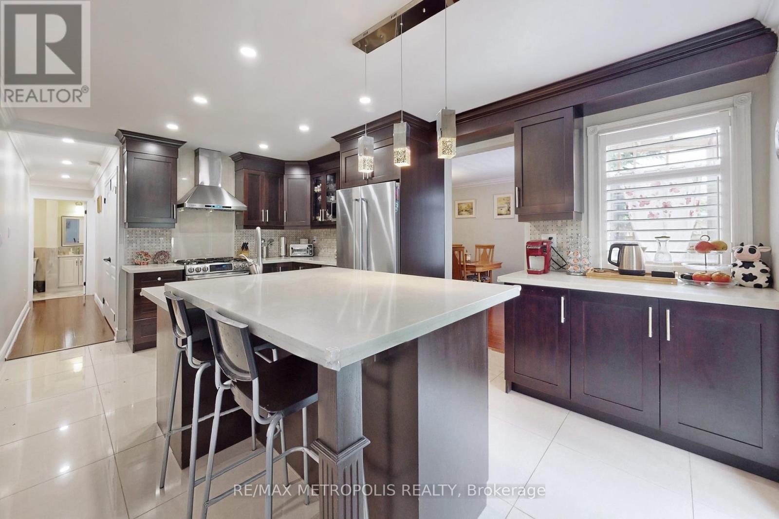 64 Mandel Crescent, Richmond Hill, Ontario  L4C 9Z7 - Photo 13 - N13068770