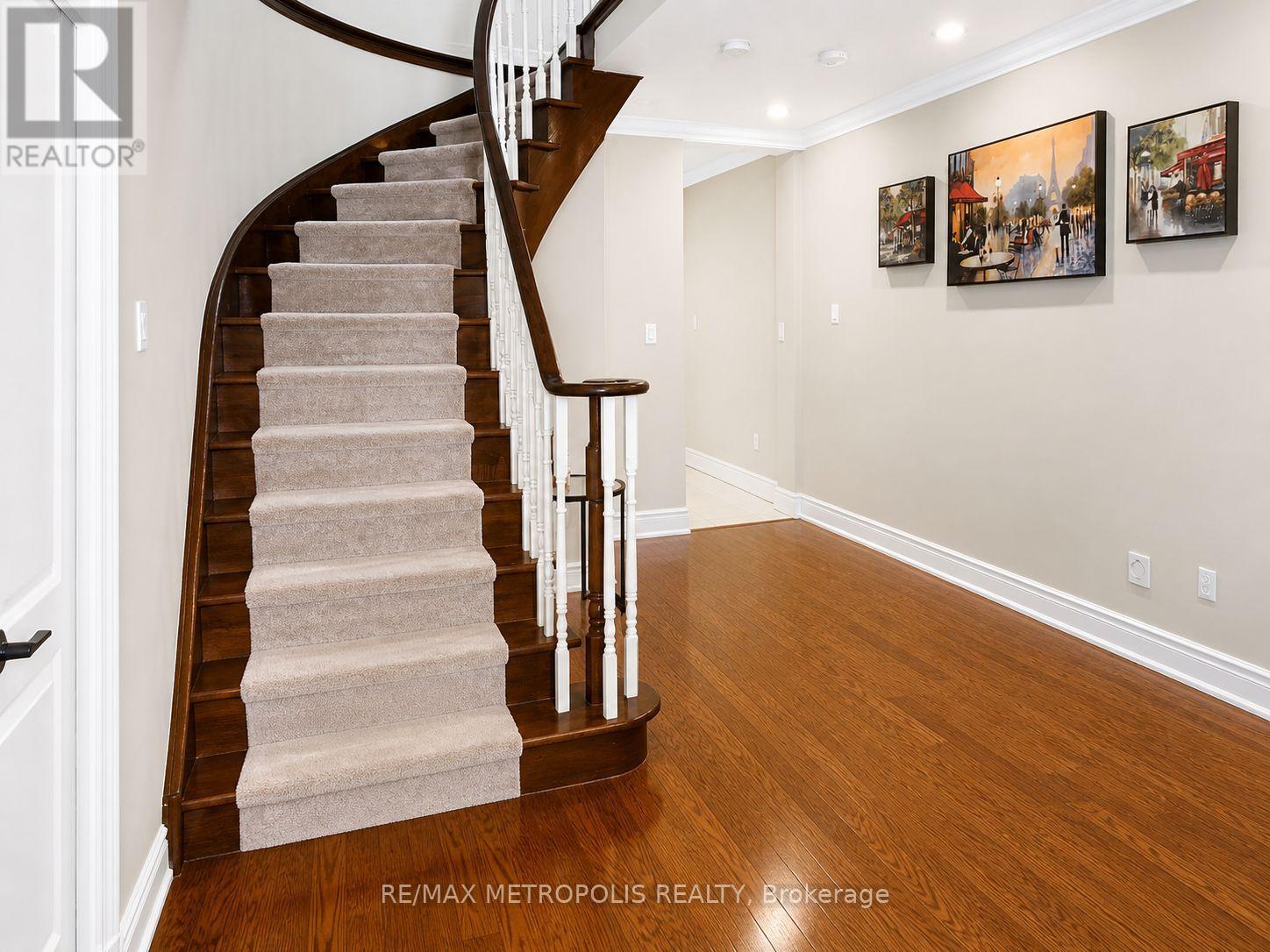 64 Mandel Crescent, Richmond Hill, Ontario  L4C 9Z7 - Photo 2 - N13068770