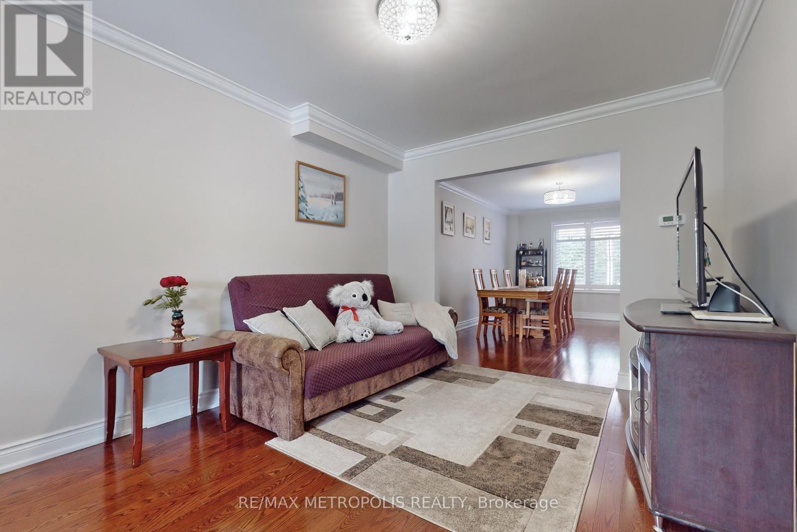 64 Mandel Crescent, Richmond Hill, Ontario  L4C 9Z7 - Photo 5 - N13068770