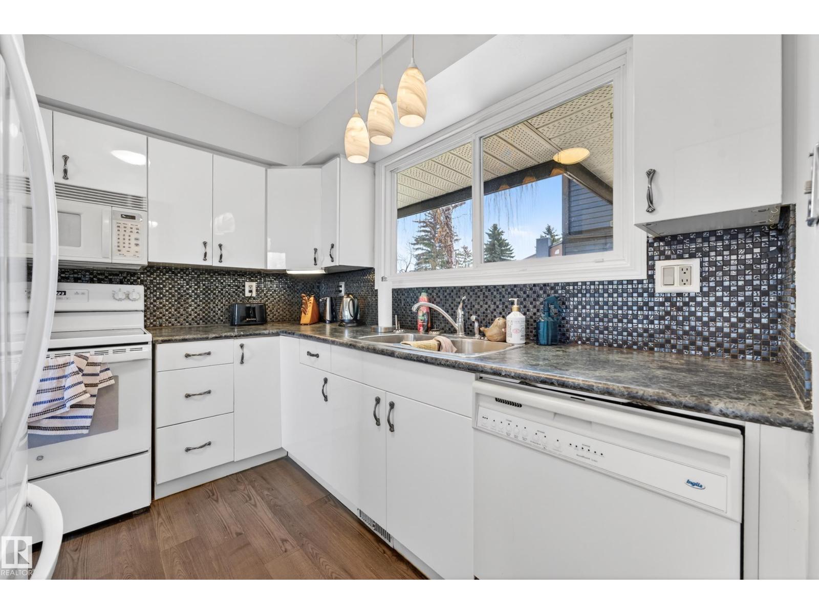 3584 42 St Nw, Edmonton, Alberta  T6L 5A1 - Photo 4 - E4485260
