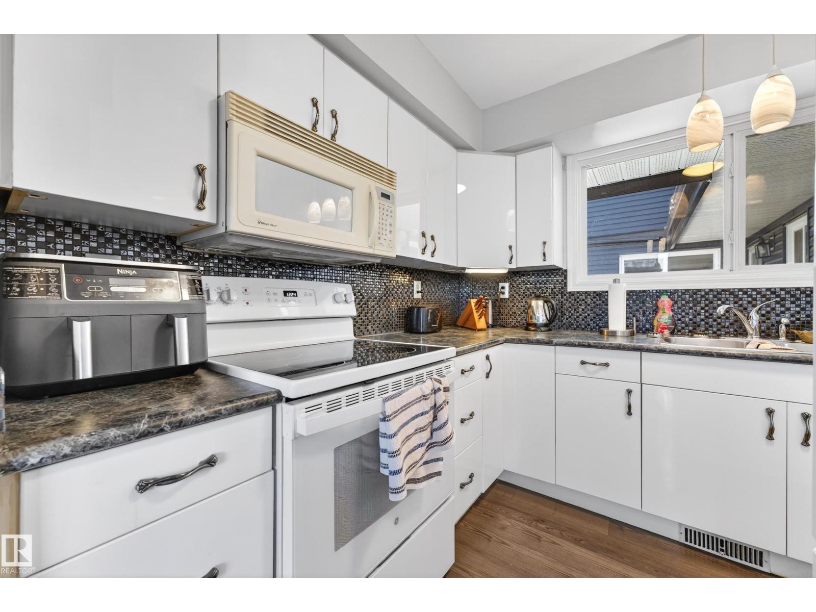 3584 42 St Nw, Edmonton, Alberta  T6L 5A1 - Photo 7 - E4485260